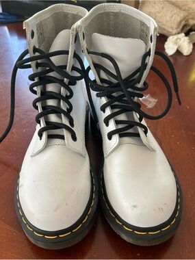 Doc martens 1460 W Sz7 white boots